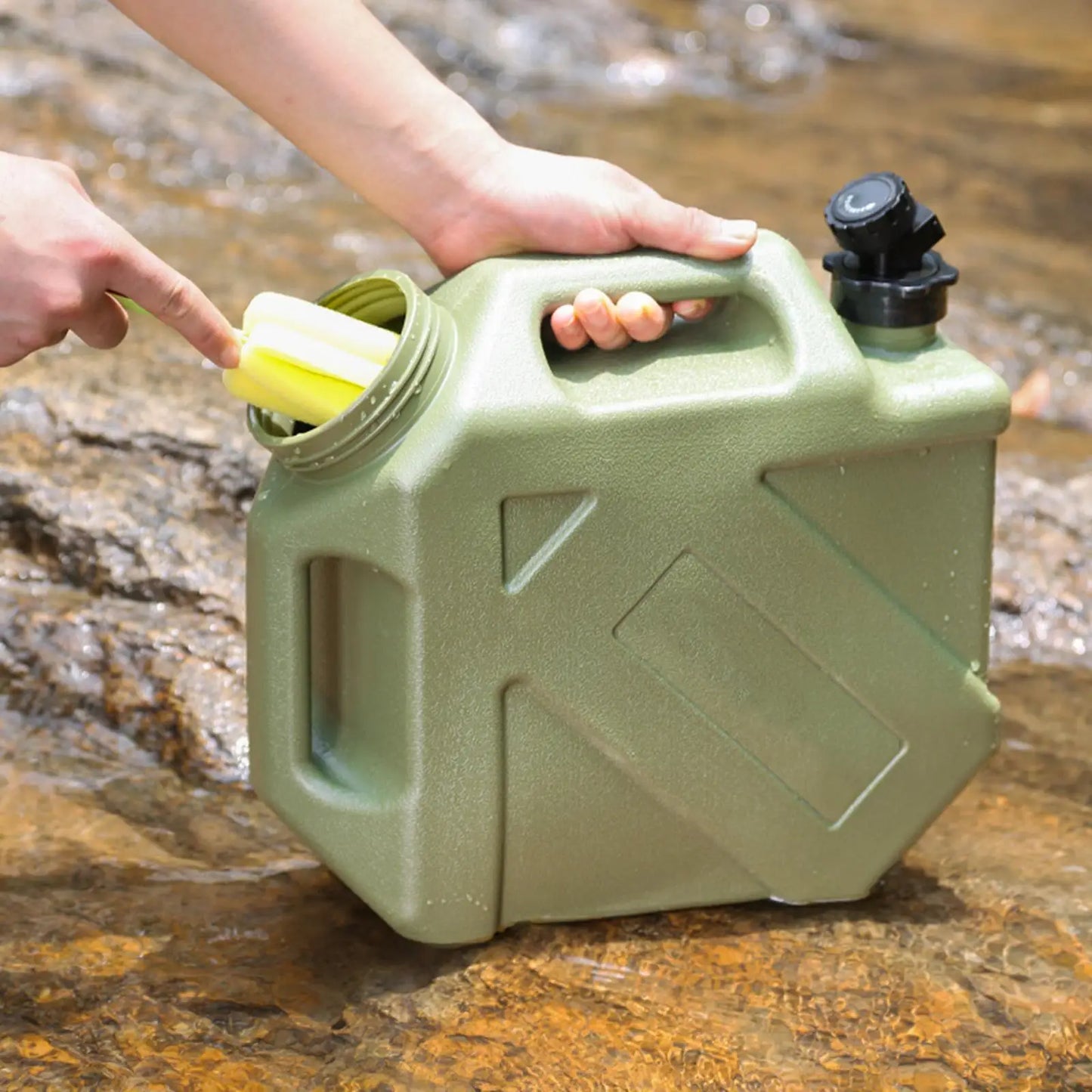 10 L Outdoor Camping Water Storage Jug Water Container with Faucet,Water Carrier for Camping Self Driving Cars Portable