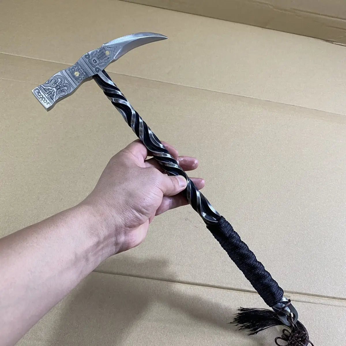 40cm Wild Boar Battle Axe Handmade Forged Axe Integrated Hammer Multi functional Camping Tool Car Camping Axe