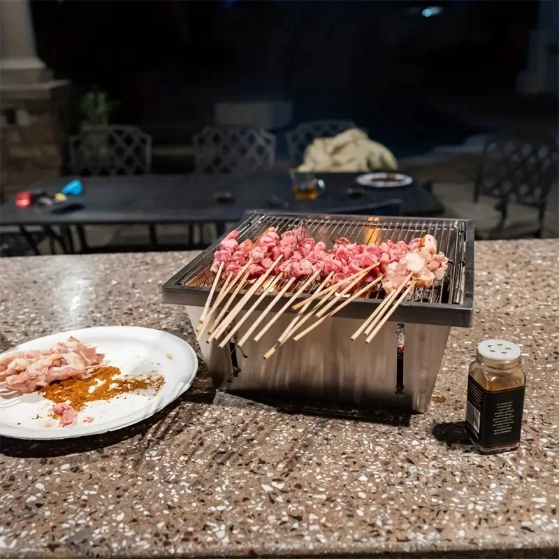 Portable foldable barbecue grill, easy to carry and clean, compact and convenient in design, suitable for home and outdoor use