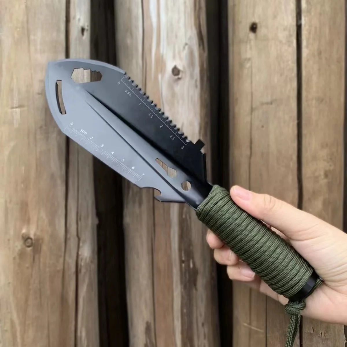 Gardeners use garden spades to shovel camping tools by hand