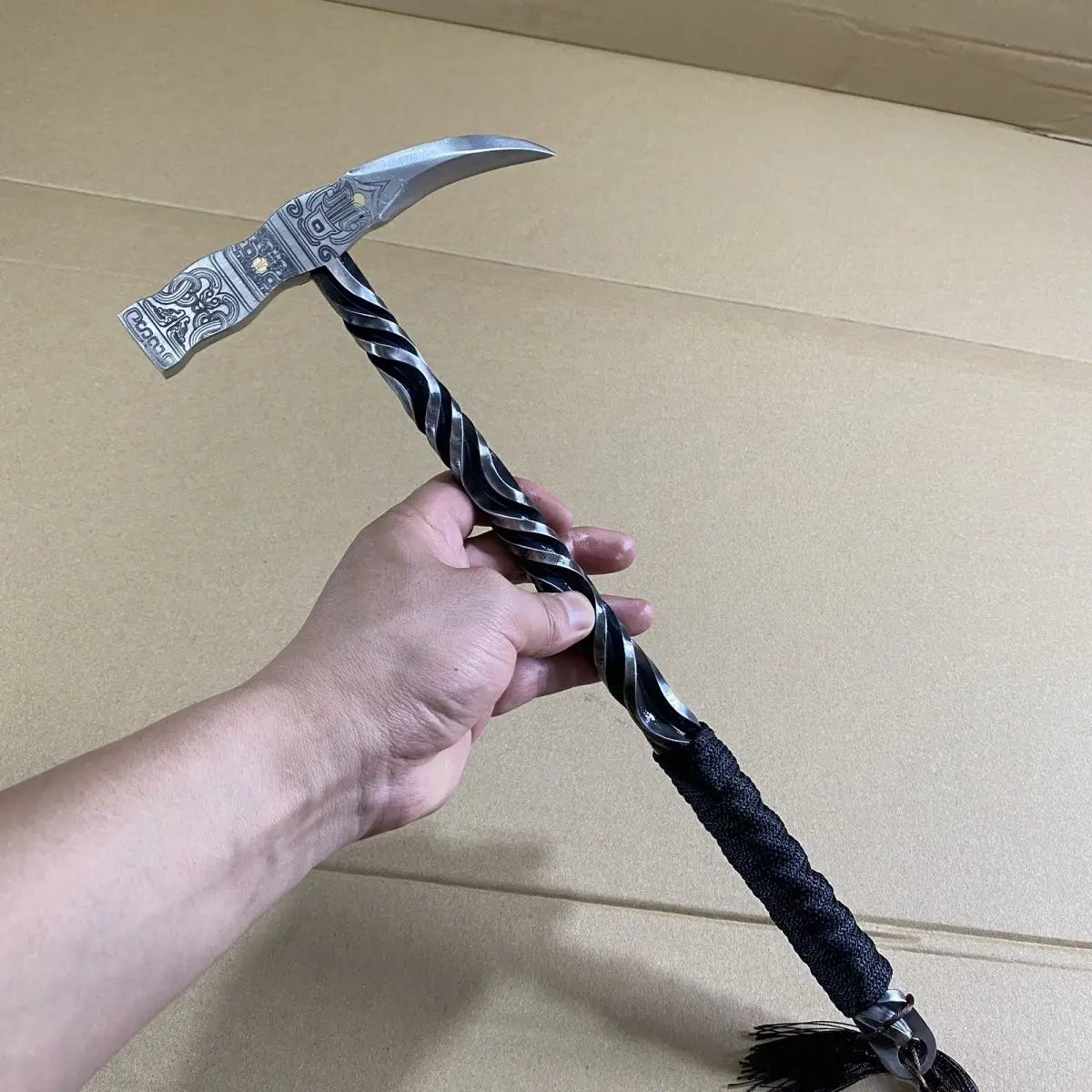 40cm Wild Boar Battle Axe Handmade Forged Axe Integrated Hammer Multi functional Camping Tool Car Camping Axe